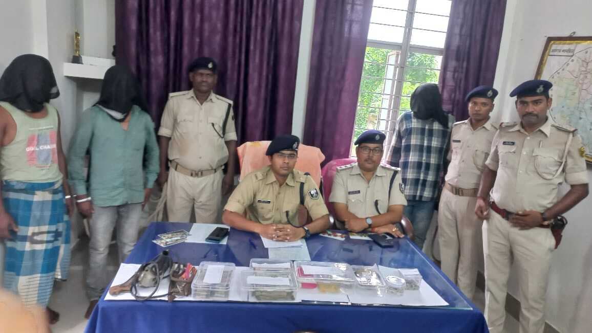 पुलिस ने तीन शातिर अपराधियों को किया गिरफ्तार, लाखों का सामान बरामद