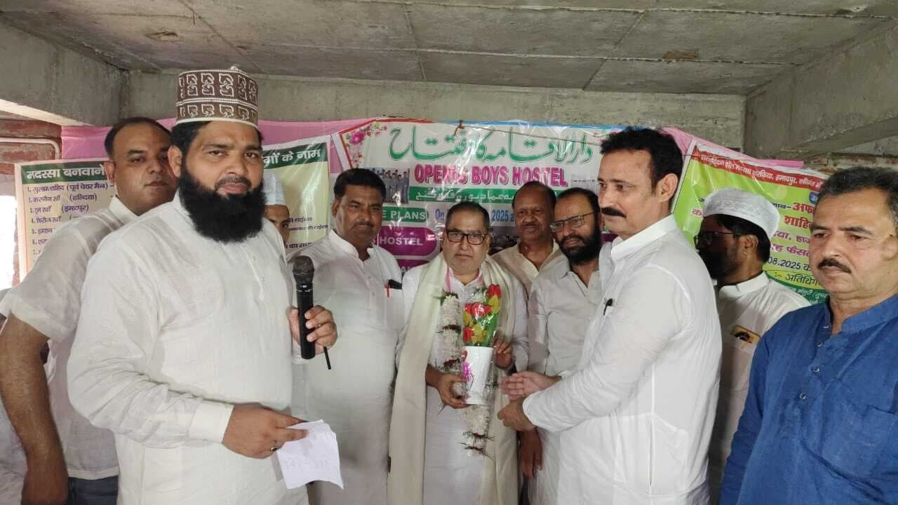मदरसा शर्फिया में बच्चों के हॉस्टल के उद्घाटन में पहुंचे जेडीयू एमएलसी