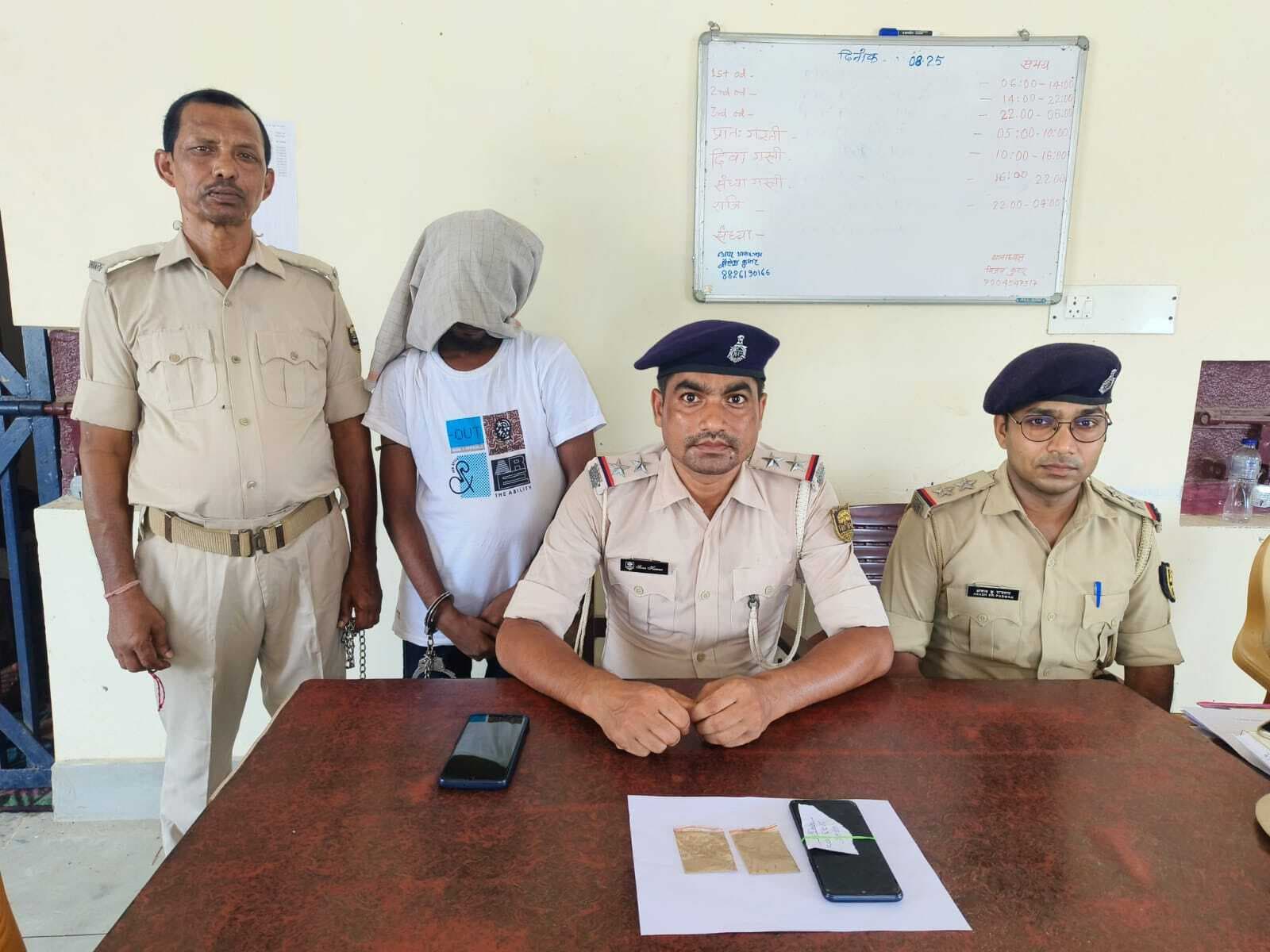 स्मैक के साथ पश्चिम बंगाल निवासी तस्कर गिरफ्तार