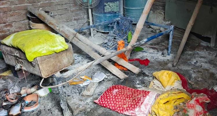 सिलिंडर का पाइप लीक होने से घर में लगी आग, 60 हजार की क्षति