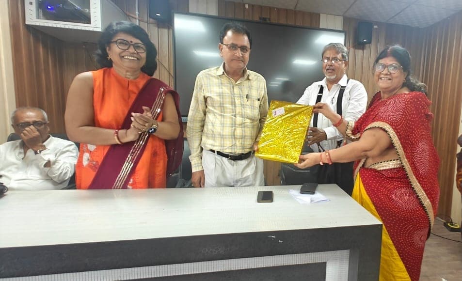 जेएमडीपीएल महिला महाविद्यालय में स्टाफ काउंसिल की हुई बैठक