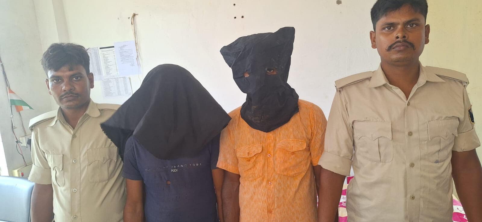 Madhubani News : कार से पांच लाख नकद, पिस्तौल, मैगजीन व कारतूस के साथ दो युवक धराये