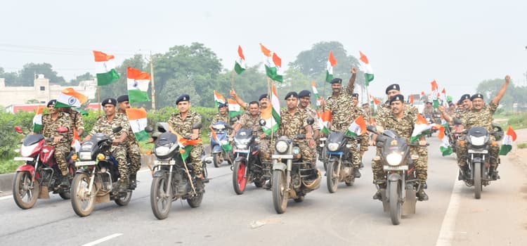 Bokaro News : सीआरपीएफ ने निकाली तिरंगा बाइक रैली