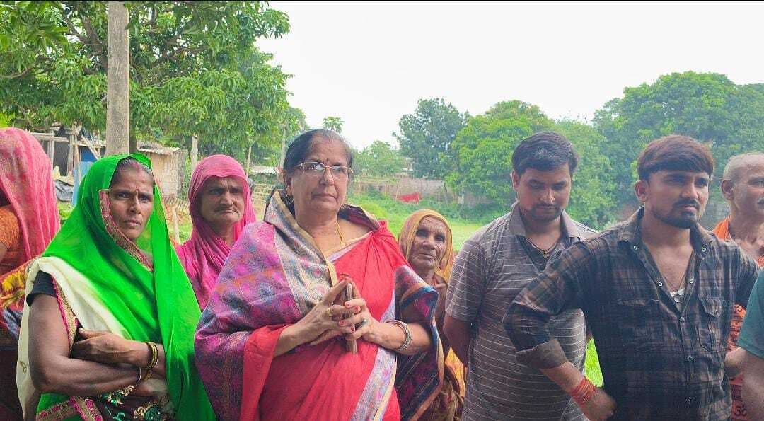 Madhubani News : हरीशवाडा के सहोडबा वार्ड 13 में मूलभूत सुविधाओं का अभाव, प्रदर्शन