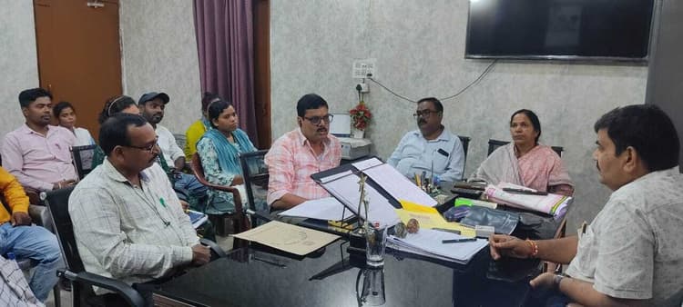 Bokaro News : स्वास्थ्य केंद्रों में 24 घंटे चिकित्सा सुविधा देने का निर्देश
