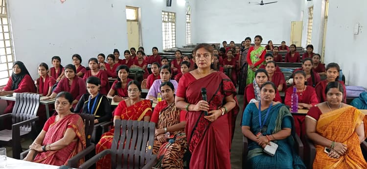 Bokaro News : कॉलेज में मनाया गया अंतरराष्ट्रीय युवा दिवस