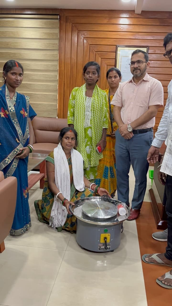 Seraikela Kharsawan News : विद्युत चाक से बढ़ेगी कुम्हारों की आमदनी