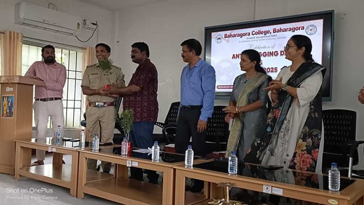 East Singhbhum News : रैगिंग होने पर तुरंत जानकारी दें विद्यार्थी : शंकर