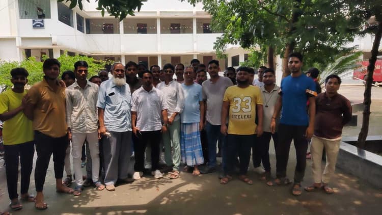 गाजीपुर मोहल्ले में पानी की किल्लत, लोगों को मिल रहा आश्वासन