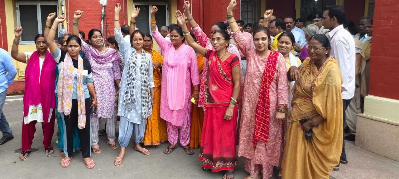 जलजमाव के विरोध में किया प्रदर्शन