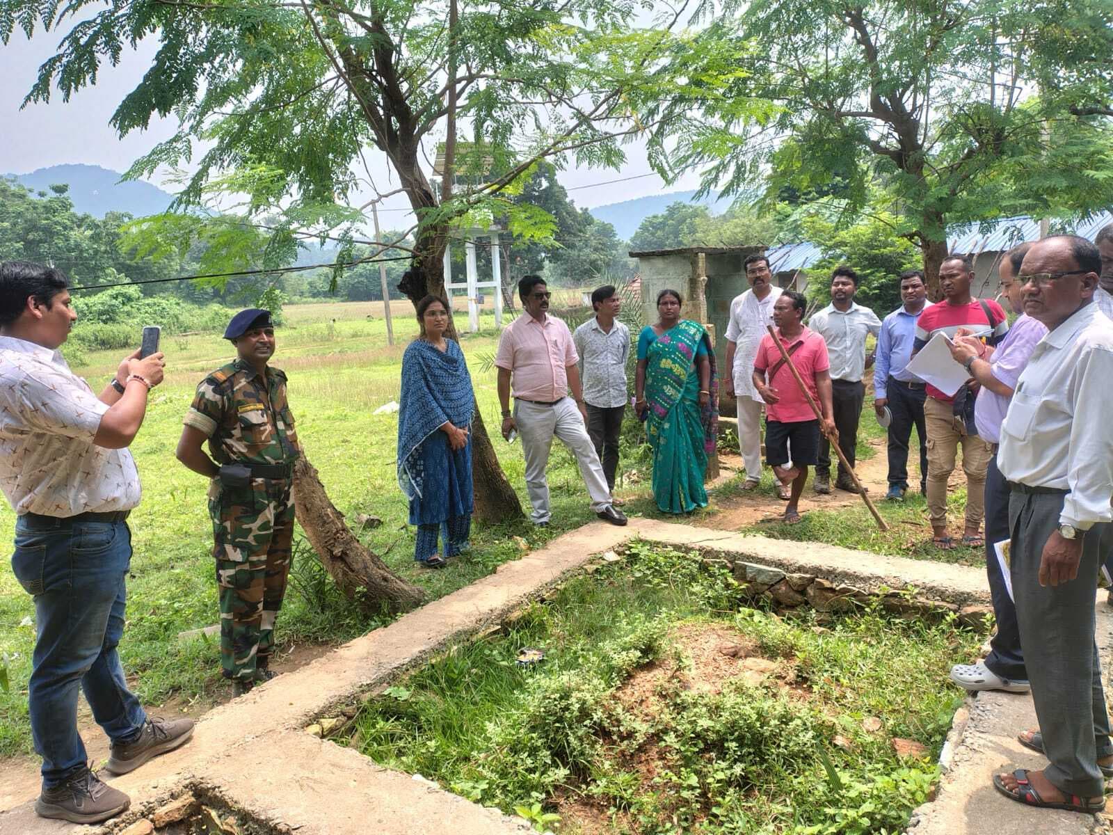 Jamshedpur News : अपूर्ण कार्यों को तय समय में पूरा कराएं : डीडीसी