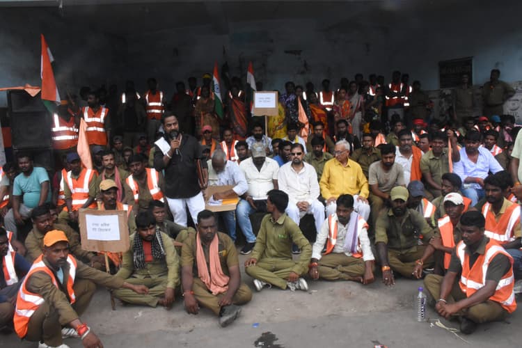 Dhanbad News : 24 घंटे के अंदर सुधारें व्यवस्था, वर्ना होगी कार्रवाई : नगर आयुक्त