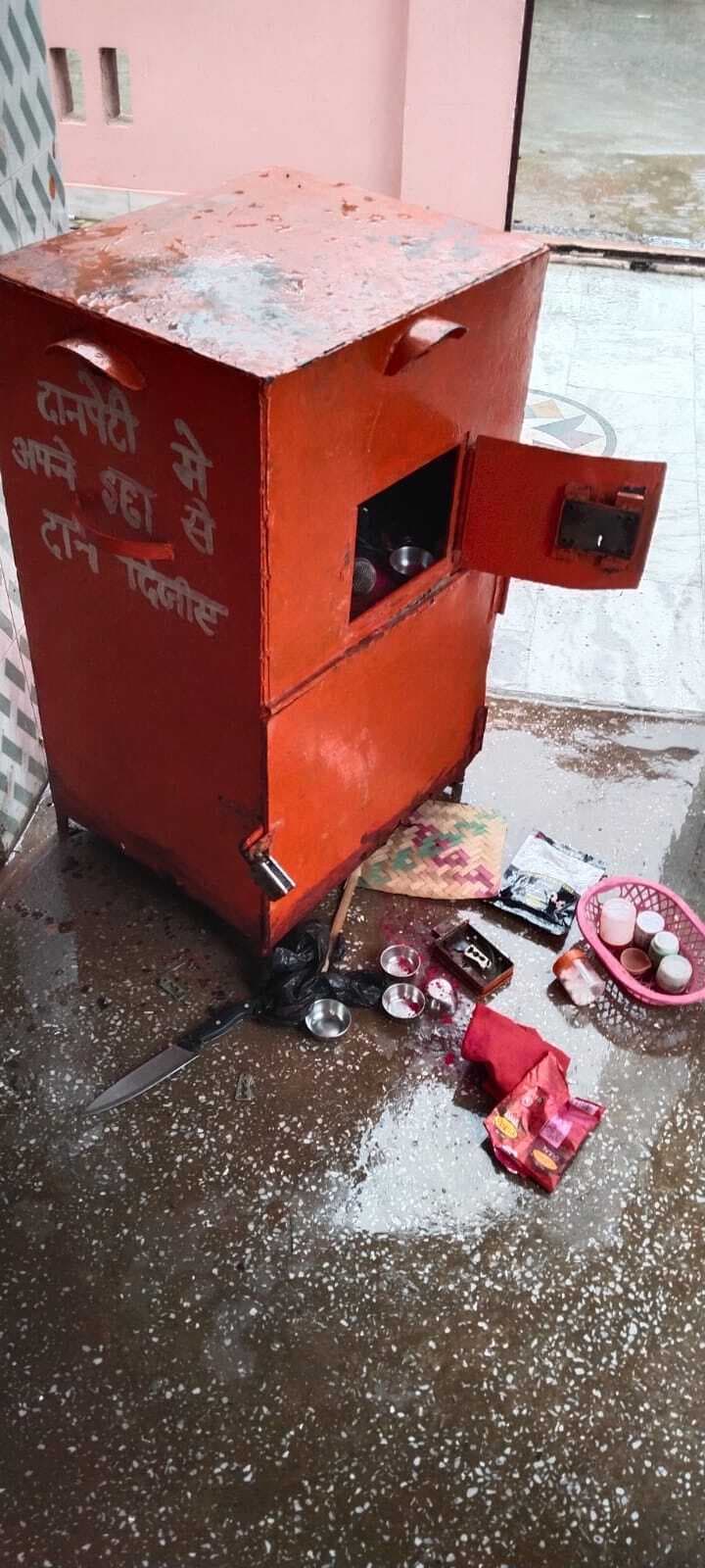 शिवमंदिर की दानपेटी तोड़ कर रुपये व बर्तन की चोरी