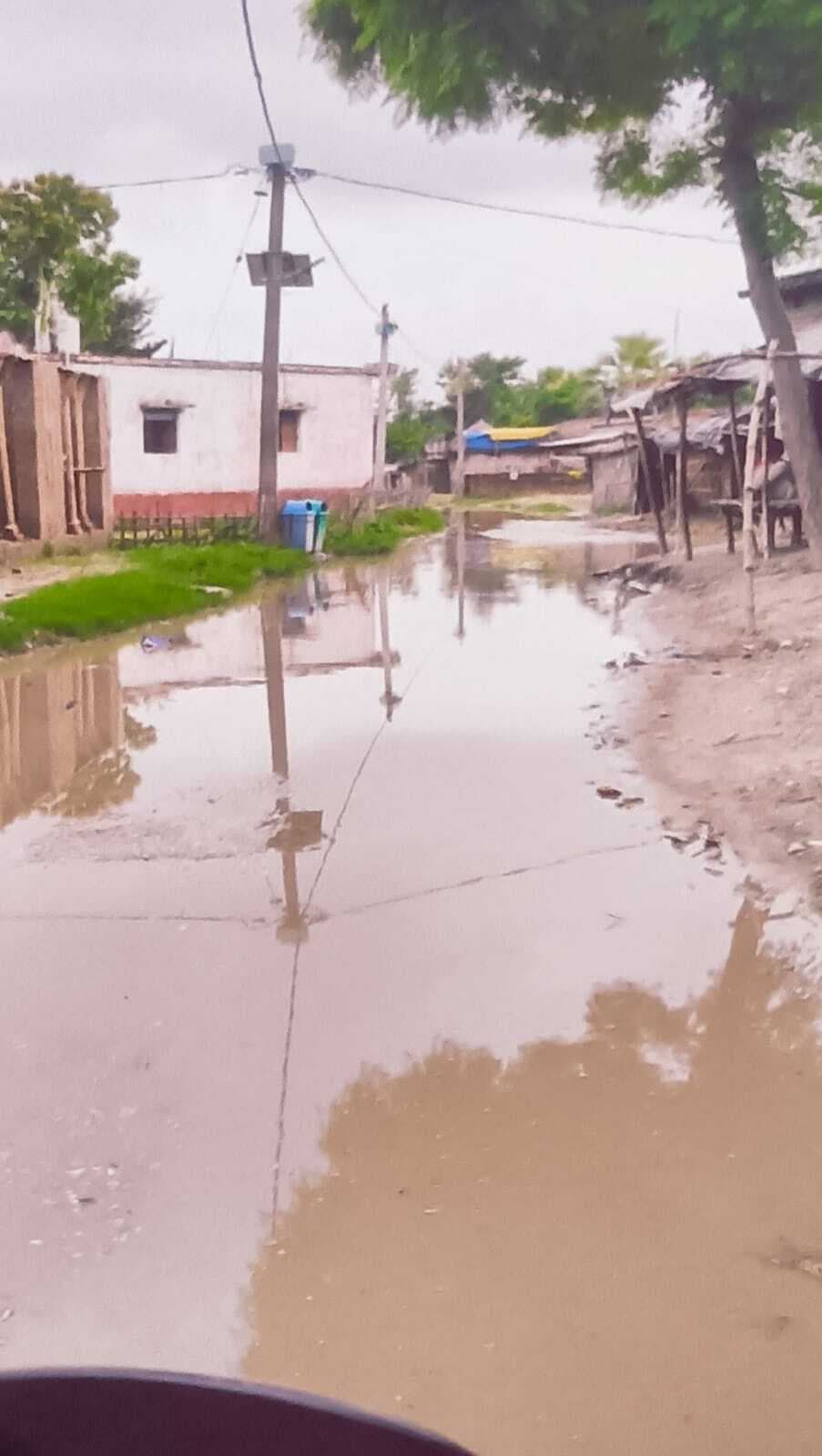 Bettiah : मुख्य सड़क पर अतिक्रमण से नाला निर्माण बाधित, सालों भर जमा रहता है सड़क पर पानी