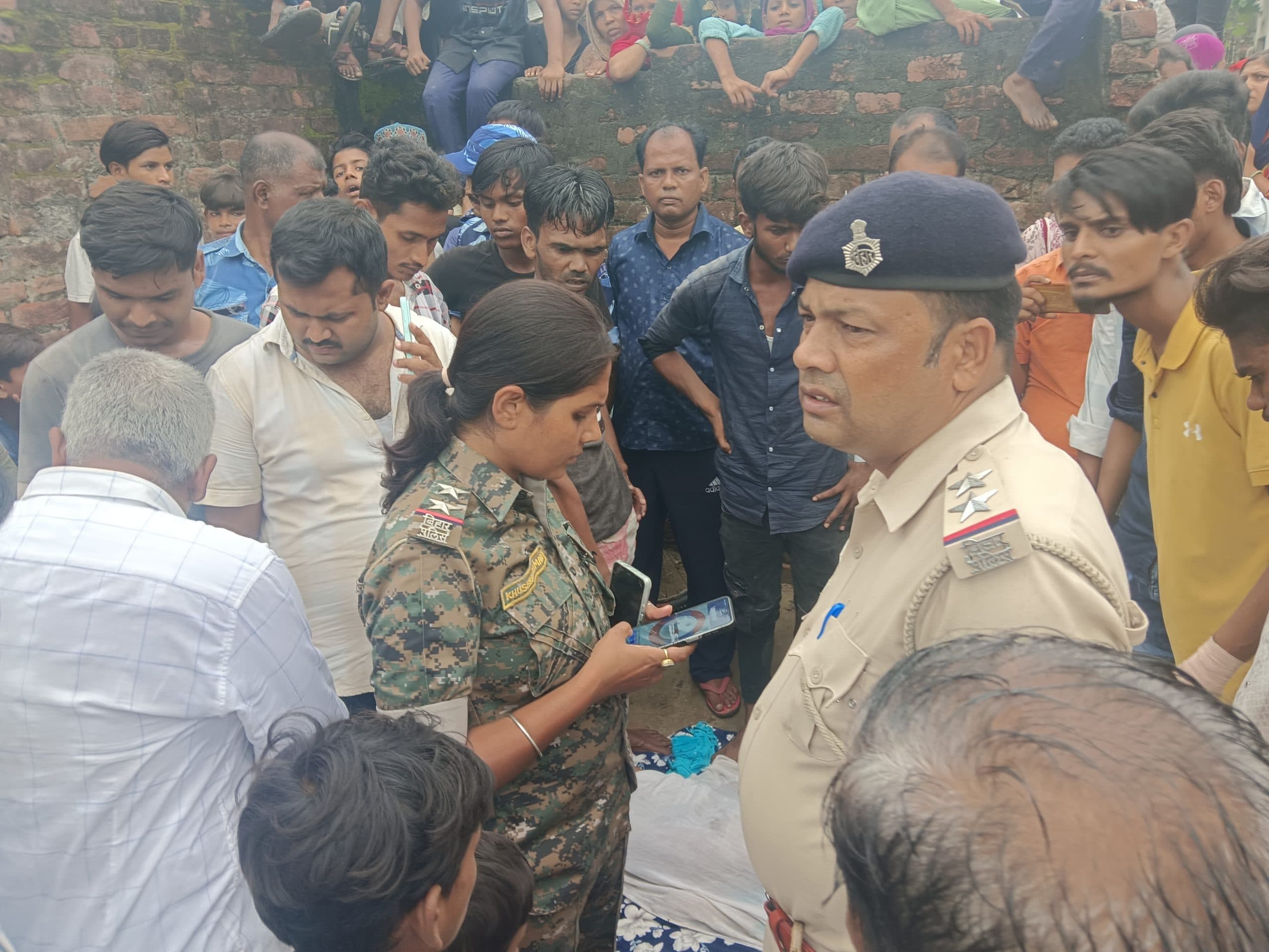 पोखर में डूबने से दो मासूमों की मौत, आक्रोशित लोगों ने किया सड़क जाम