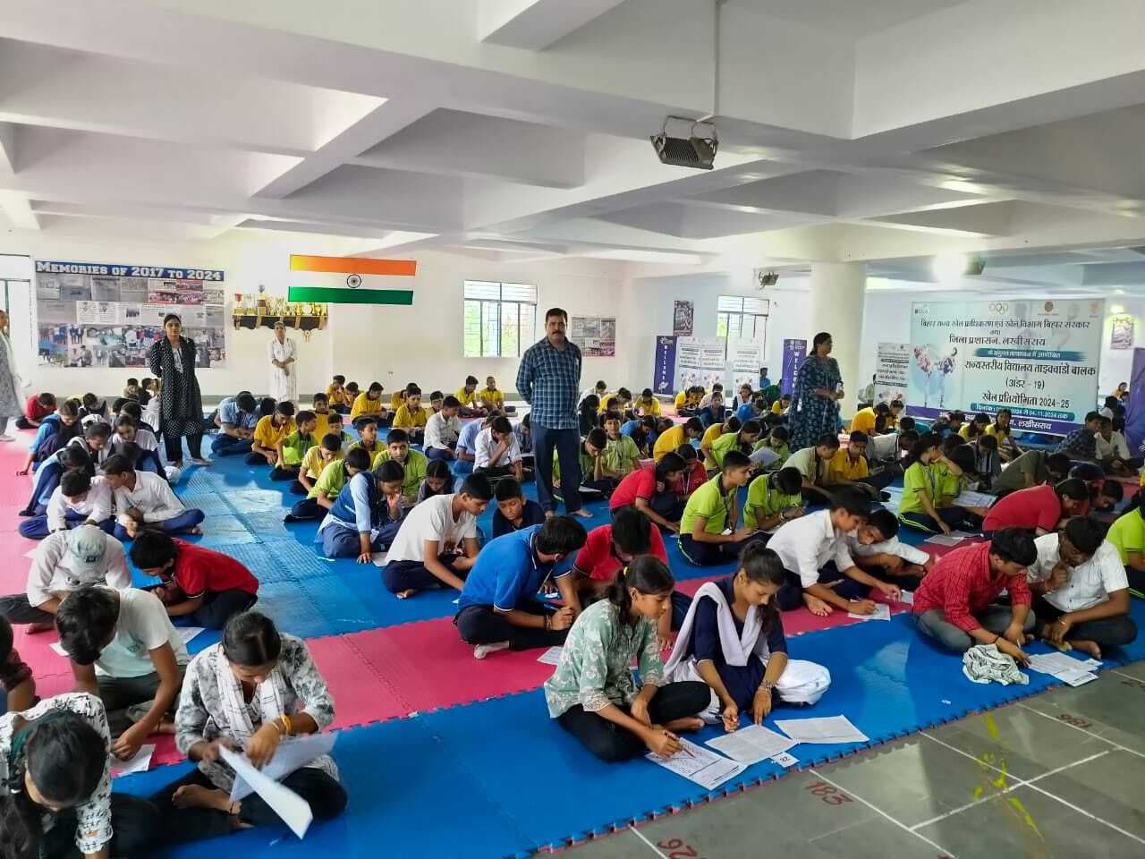 मूसलाधार बारिश में भी छात्रों का उत्साह चरम पर