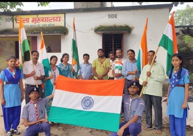 निकली तिरंगा यात्रा के दौरान लिया राष्ट्र का गौरव बनाये रखने का संकल्प