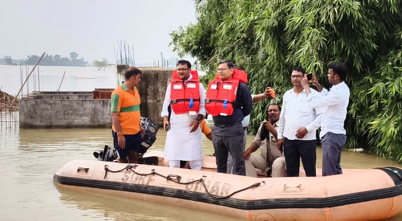 पूर्व एसटी आयोग अध्यक्ष ने बाढ़ प्रभावित क्षेत्र का लिया जायजा