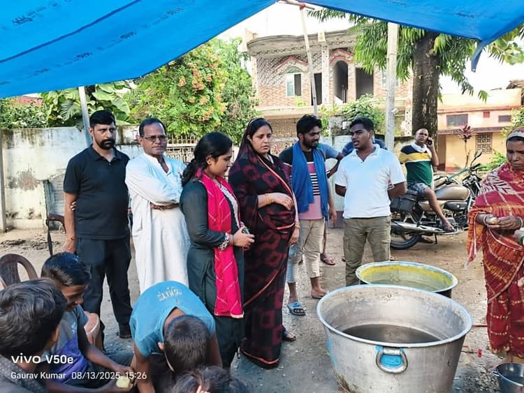 मुख्य पार्षद ने लिया सामुदायिक किचन का जायजा