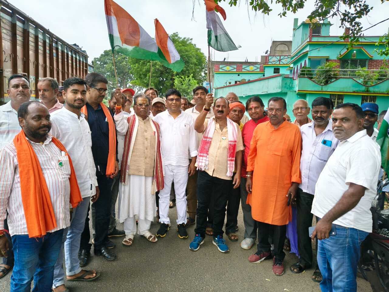 सारवां: भाजपाइयों ने निकाली तिरंगा यात्रा