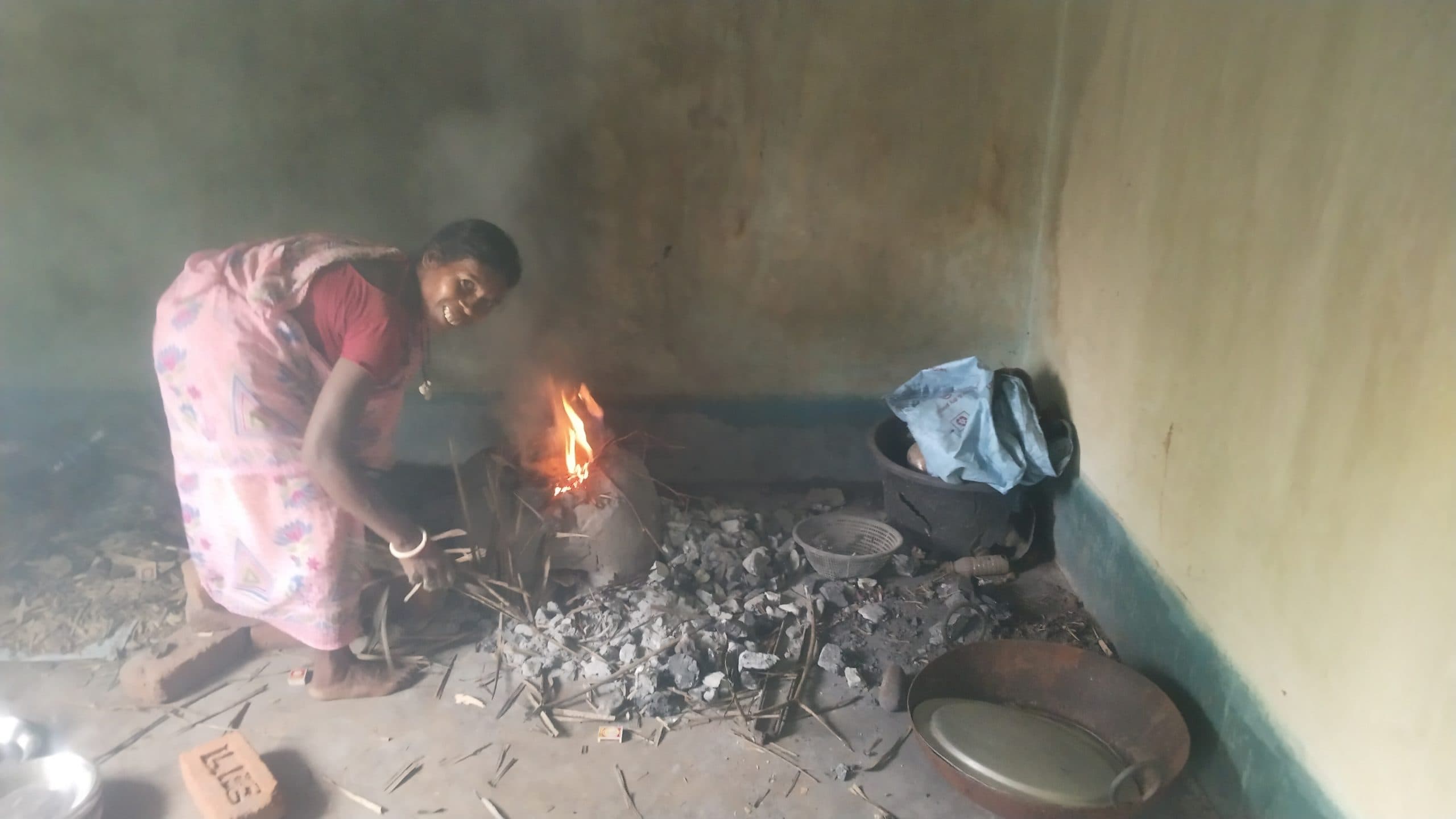 विद्यार्थियों की सुविधा से ज्यादा चिंता चोरी की, नहीं रखे जाते बेंच-डेस्क