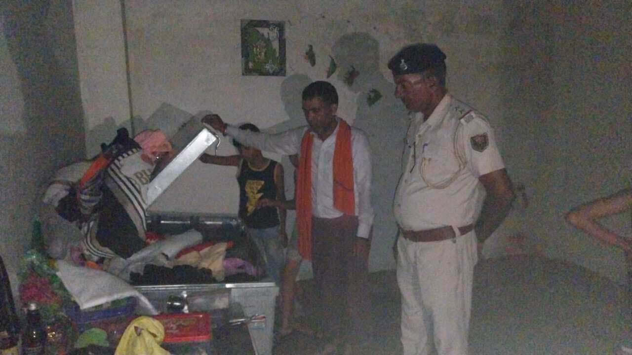 बंद घर में चोरी, 50 हजार नकद सहित एक लाख रुपये के जेवरात ले गये चोर
