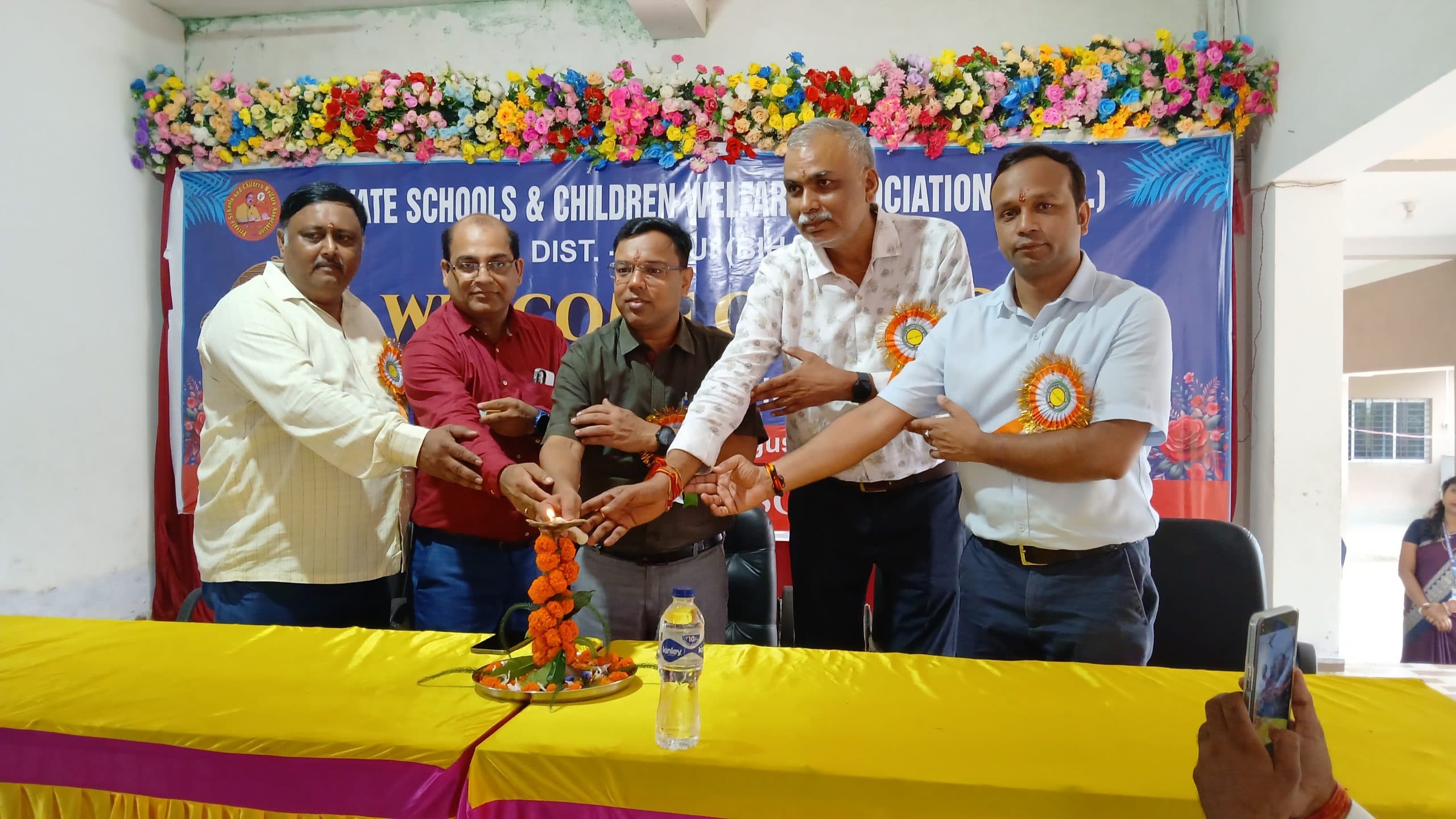 निजी विद्यालयों का भी शिक्षा में अहम योगदान- डीईओ