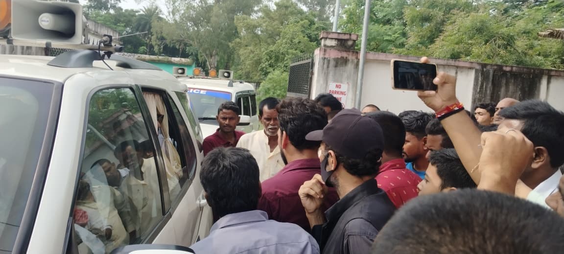 पेपर नहीं रहने पर सरकारी जमीन से हटाया जायेगा अतिक्रमण - डीएम