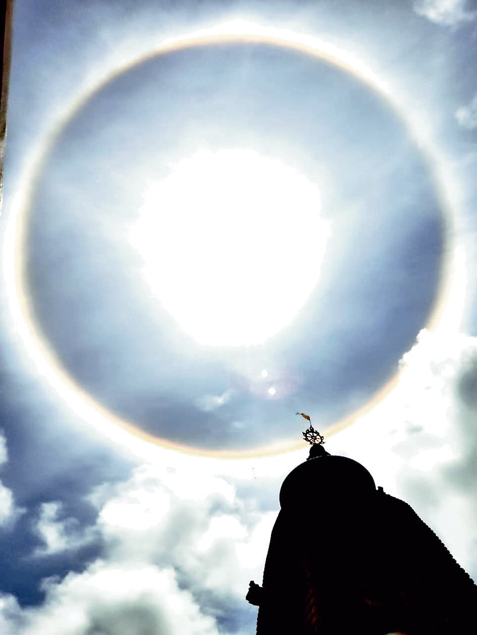 दीघा जगन्नाथ मंदिर के ऊपर अद्भुत दृश्य देखने को उमड़ी भीड़