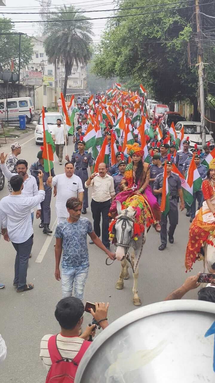 Political news : भाजयुमो रांची महानगर ने निकली तिरंगा यात्रा, बाबूलाल व कर्मवीर सिंह सहित कई नेता हुए शामिल