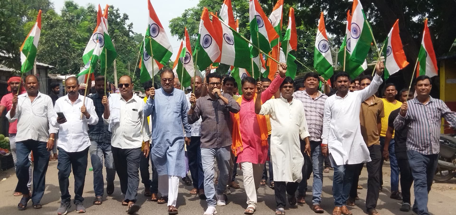 Bokaro News : जश्न-ए-आजादी में डूबे लाेग, गूंज रहे देशभक्ति के तराने