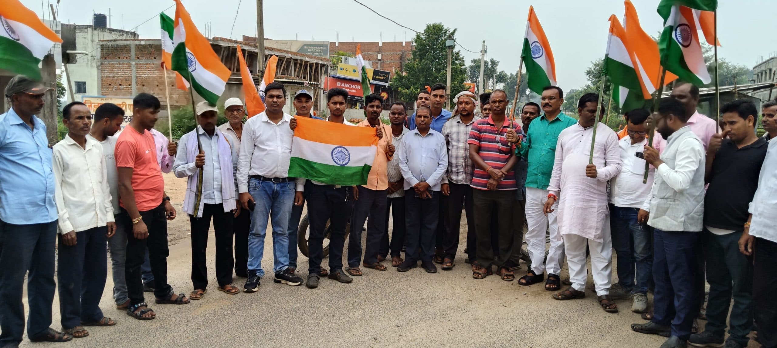 Giridih News :तिरंगा यात्रा को ले गांव के लोगों में दिखा जोश