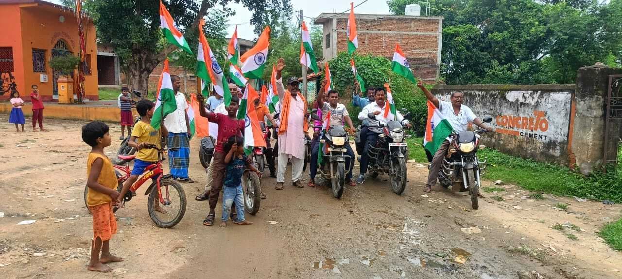 गावां में निकली तिरंगा यात्रा, देशभक्ति नारे लगे