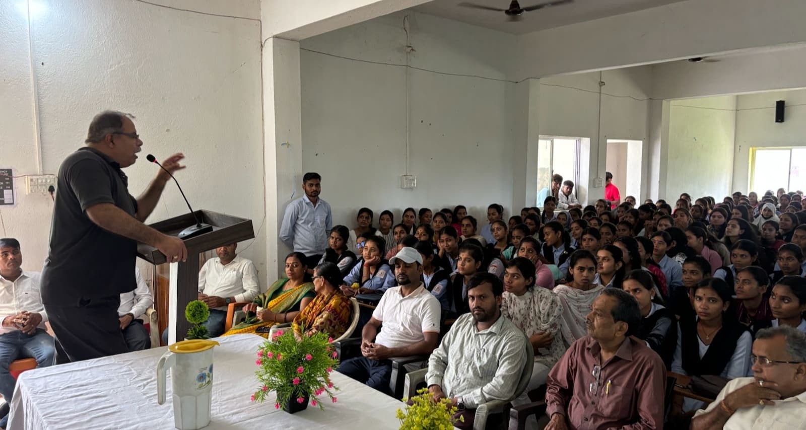 आदर्श कॉलेज में स्वागत सह अभिनंदन समारोह आयोजित