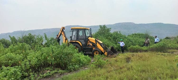 Bokaro News : अवैध कोयला खनन के लिए बनायी गयी सुरंगों को किया ध्वस्त