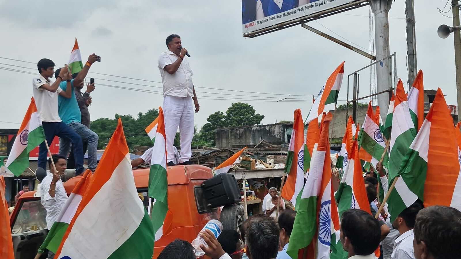 भाजपा कार्यकर्ताओं ने तिरंगा यात्रा निकालकर दिया देश भक्ति का संदेश