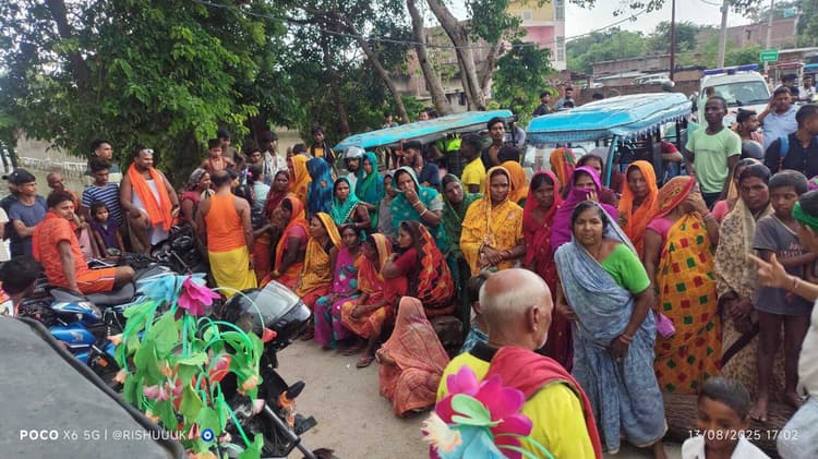 बाढ़ पीड़ितों ने किया सड़क जाम