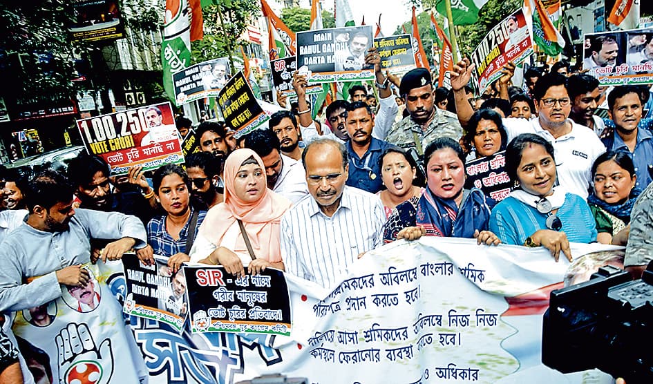 एसआइआर के खिलाफ अधीर ने निकाली रैली, आयोग पर उठाये सवाल