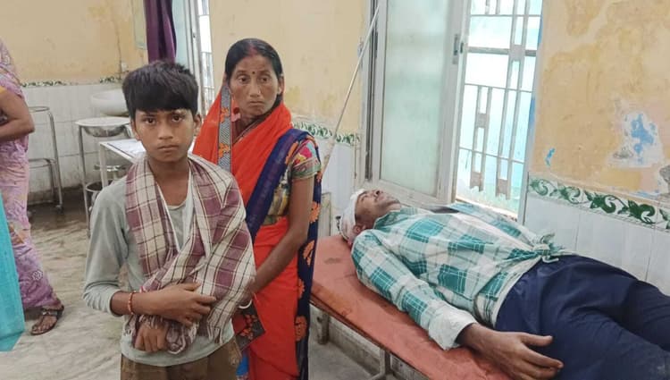 कुचायकोट में कचरा फेंकने से मना करने पर मारपीट, एक ही परिवार के चार लोग घायल, एक की हालत गंभीर