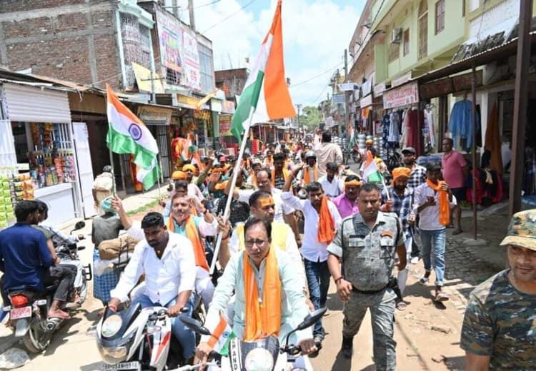Motihari: तिरंगा यात्रा राष्ट्र के संस्कृति और गौरव का प्रतीक : सांसद