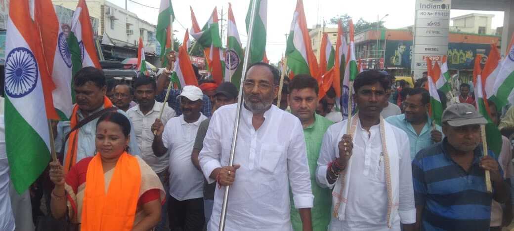 Motihari: राष्ट्रभक्ति के नारों के बीच निकली विशाल तिरंगा यात्रा