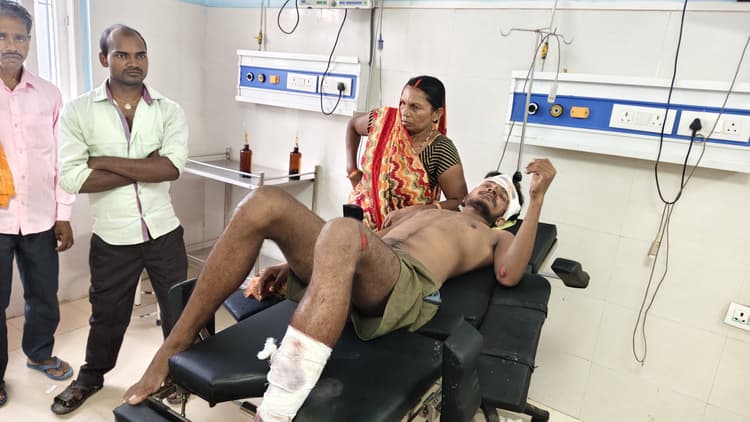 सवारियों से भरा ऑटो पलटा, दंपती समेत पांच लोग जख्मी