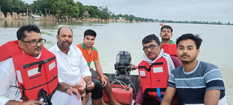 एसटी एससी आयोग के पूर्व अध्यक्ष ने बाढ़ क्षेत्र का किया दौरा