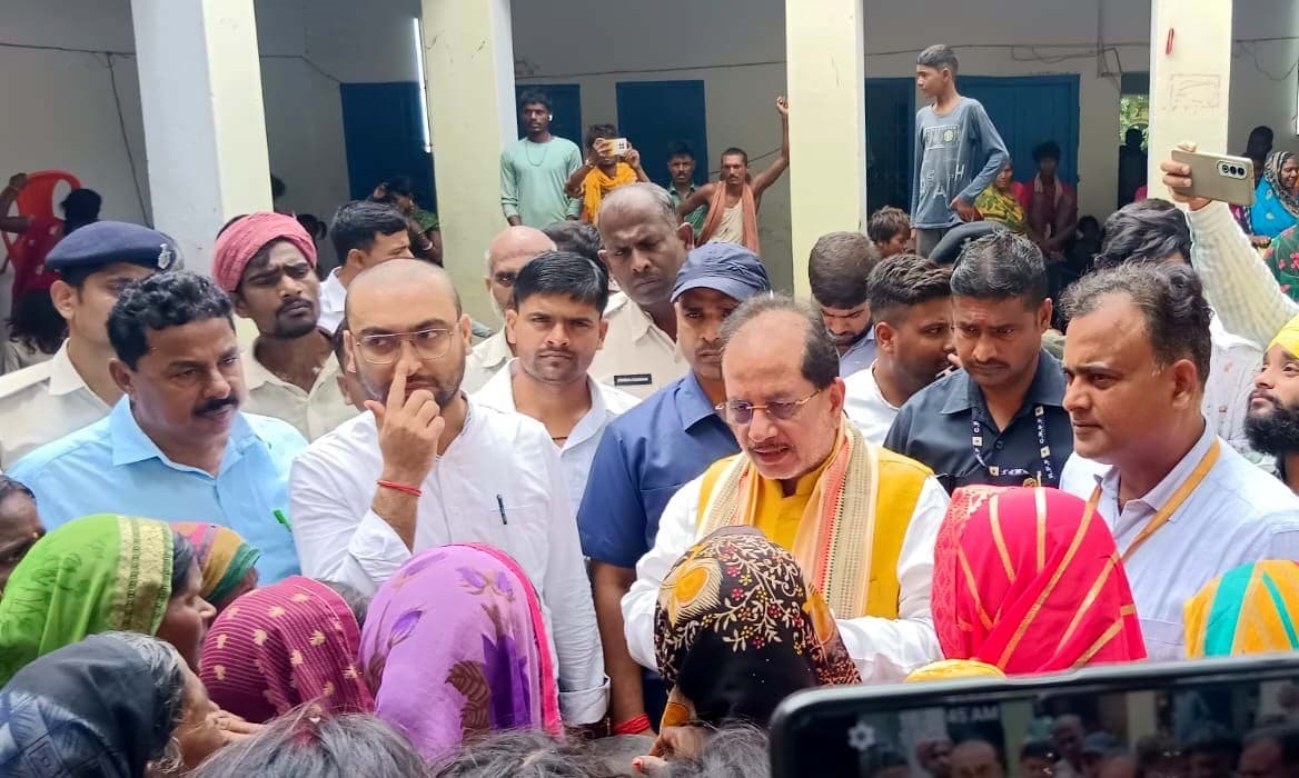 डिप्टी सीएम विजय सिन्हा ने जिले के बाढ़ प्रभावित क्षेत्रों का किया दौरा