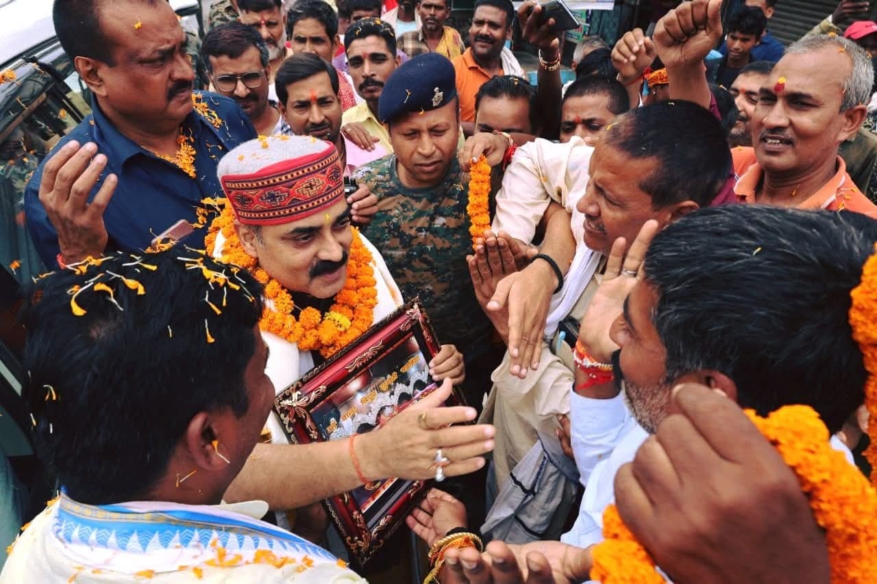 बड़हिया में नगर विकास एवं आवास मंत्री जीवेश मिश्रा का भव्य स्वागत
