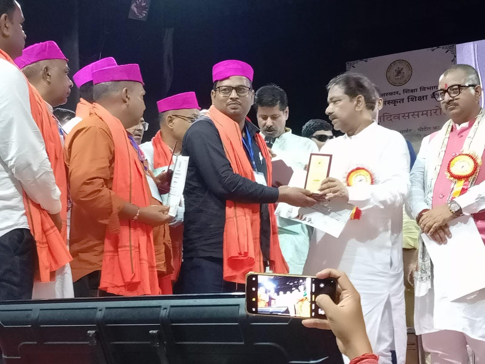 उपमुख्यमंत्री ने जिले के तीन संस्कृत शिक्षकों को किया सम्मानित