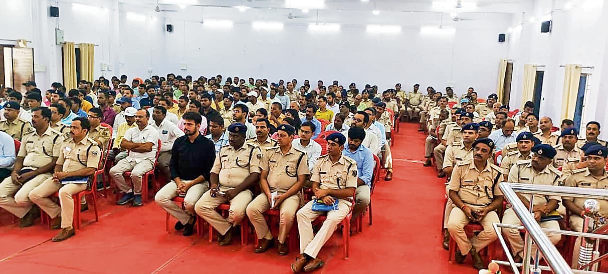 Siwan News : विधि-व्यवस्था बनाये रखने को लेकर प्रशासन ने दिये निर्देश