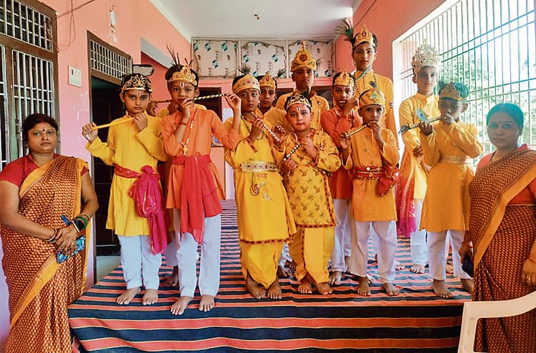 Siwan News : श्रीकृष्ण जन्माष्टमी के उपलक्ष्य में राधा-कृष्ण सज्जा प्रतियोगिता का आयोजन