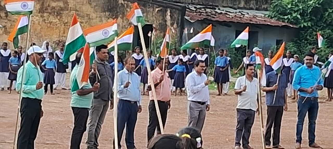 छात्राओं ने भारत माता के सपूतों को किया याद