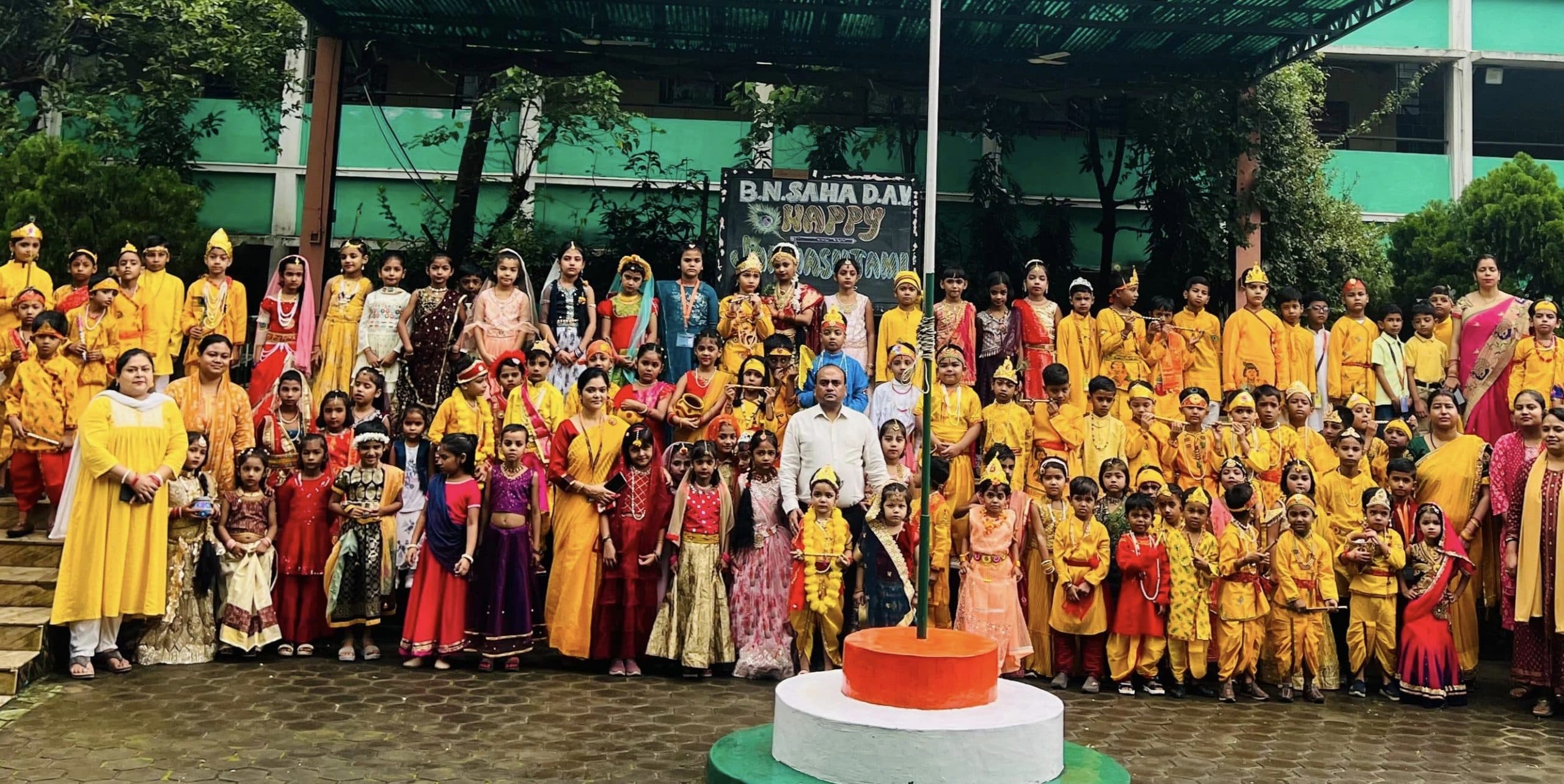 Giridih News :बीएनएस डीएवी पब्लिक स्कूल में धूमधाम से मनी जन्माष्टमी